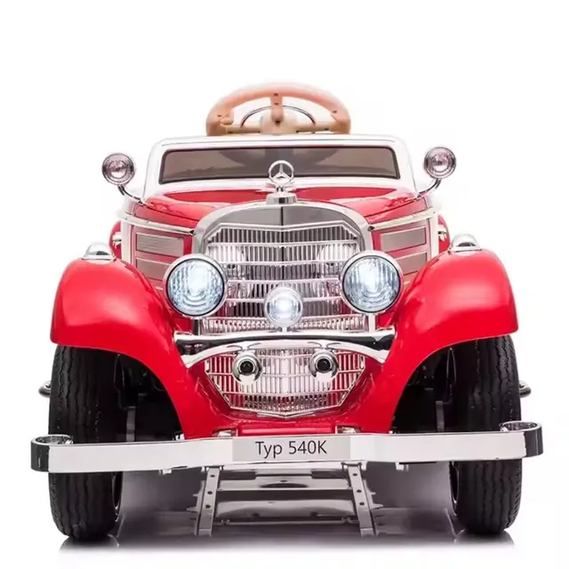 سيارة مرسيدس بنز الكلاسيكية A200 حمراء