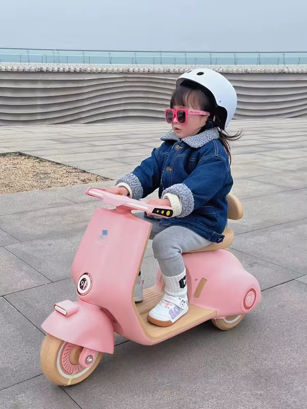 دراجة فيسبا مع الضوء والصوت 