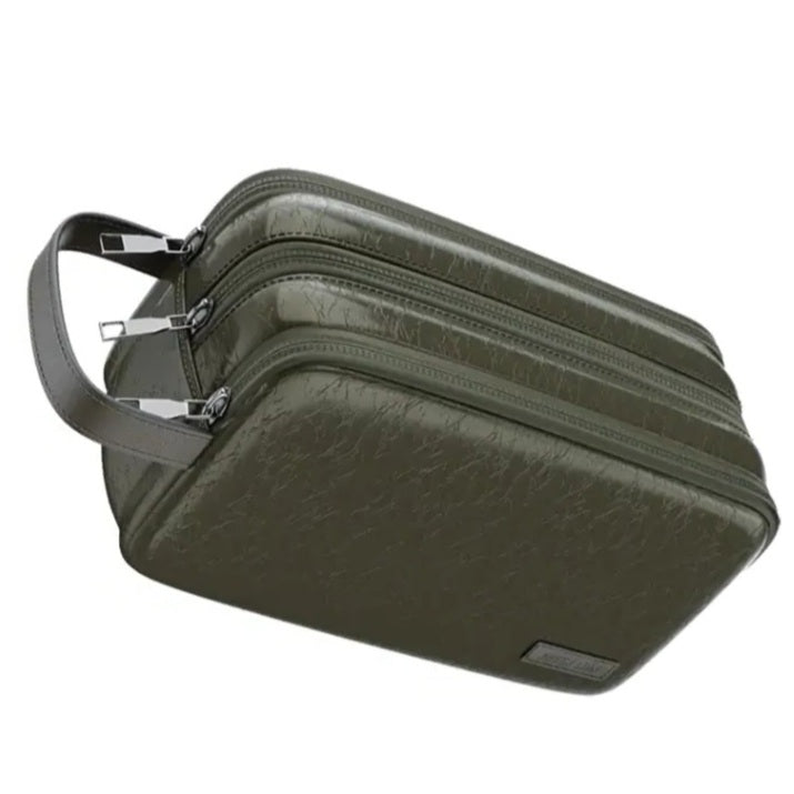 Green Lion Lucide Clutch Bag in premium black PU leather.	حقيبة كلتش "جرين ليون لوسيد" من جلد البولي يوريثان الفاخر باللون الأسود.