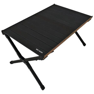 Green Lion Camp T3 foldable carbon steel camping table in an outdoor setting.

طاولة التخييم جرين ليون Camp T3 القابلة للطي والمصنوعة من الفولاذ الكربوني في بيئة خارجية.