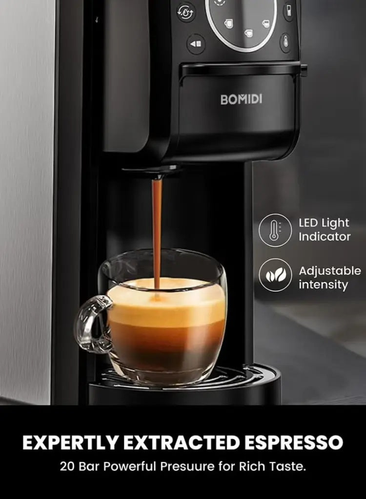 Three interchangeable adaptors for Nespresso, Dolce Gusto, and ground coffee.